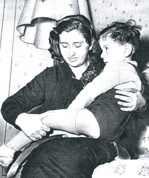 Foto tratta dall’articolo («Settimo giorno», 6 giugno 1961): Marisa Mancini, “guaritrice” di Pesaro